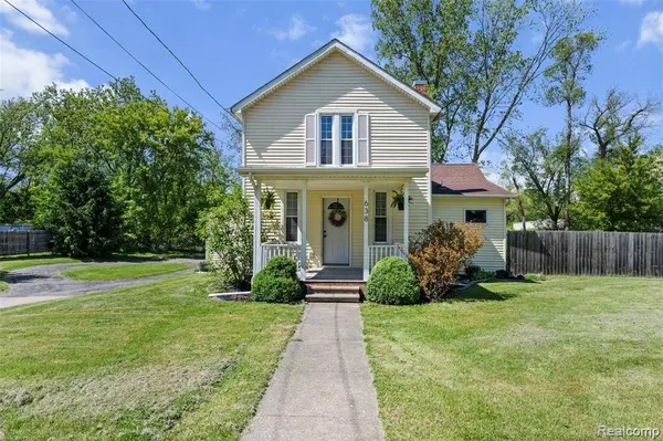 638 E Michigan Avenue, Grass Lake Vlg, MI 49240