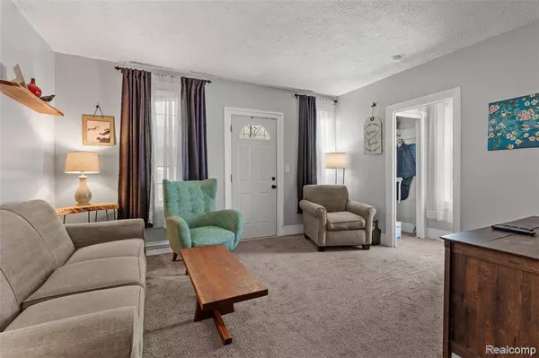 638 E Michigan Avenue, Grass Lake Vlg, MI 49240