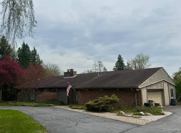 3855 Lincoln Road, Bloomfield Twp, MI 48301