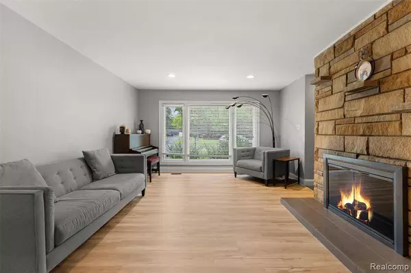 28317 New Castle Road, Farmington Hills, MI 48331