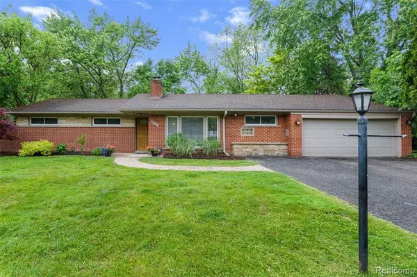 28317 New Castle Road, Farmington Hills, MI 48331
