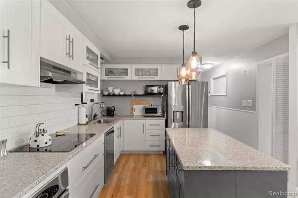 28317 New Castle Road, Farmington Hills, MI 48331