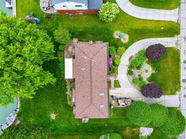 49748 Regatta Street, Chesterfield Twp, MI 48047