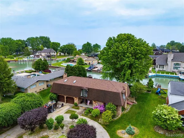 49748 Regatta Street, Chesterfield Twp, MI 48047