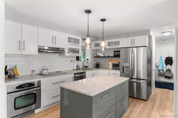 28317 New Castle Road, Farmington Hills, MI 48331