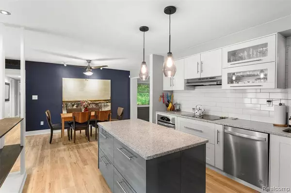 28317 New Castle Road, Farmington Hills, MI 48331