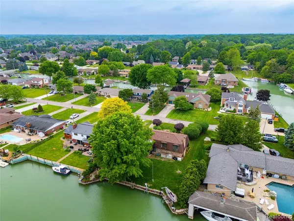 49748 Regatta Street, Chesterfield Twp, MI 48047