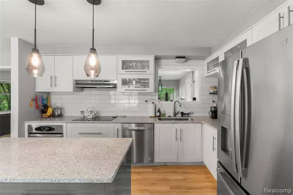 28317 New Castle Road, Farmington Hills, MI 48331