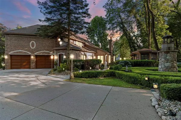 7310 Sandy Creek Lane, Bloomfield Twp, MI 48301