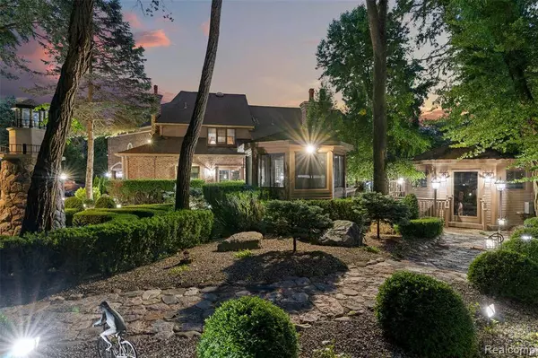 7310 Sandy Creek Lane, Bloomfield Twp, MI 48301