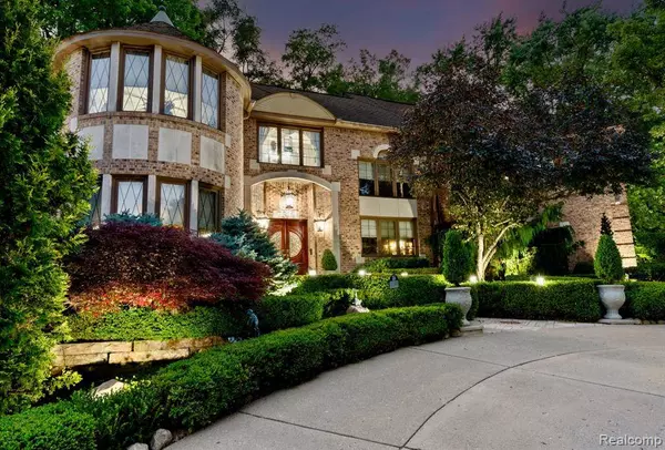 7310 Sandy Creek Lane, Bloomfield Twp, MI 48301