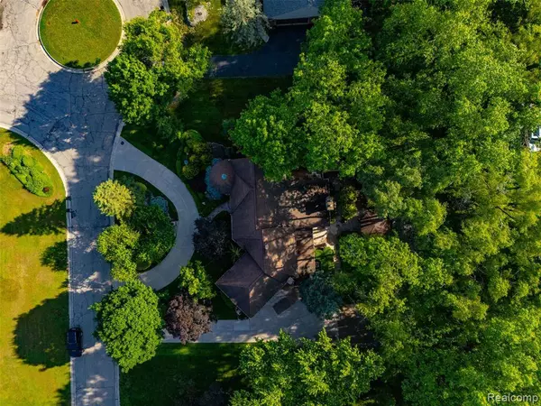 7310 Sandy Creek Lane, Bloomfield Twp, MI 48301