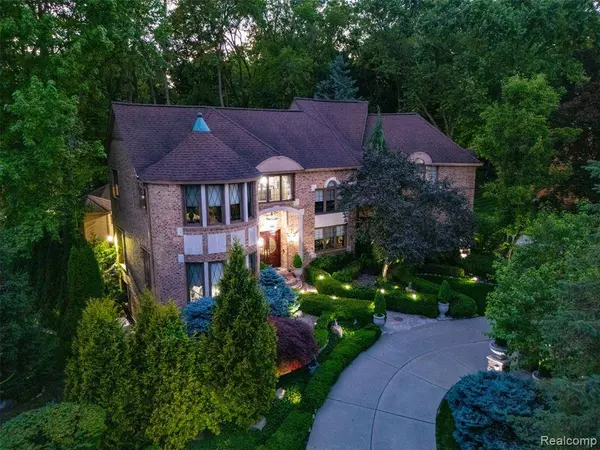 7310 Sandy Creek Lane, Bloomfield Twp, MI 48301