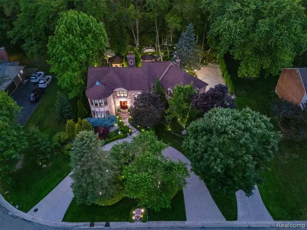 7310 Sandy Creek Lane, Bloomfield Twp, MI 48301