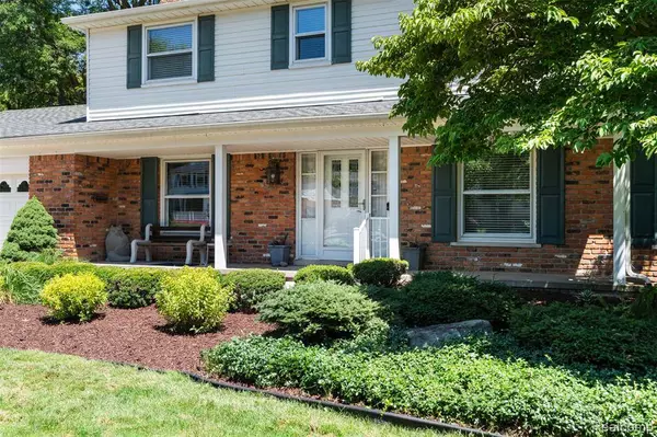 15920 Gary Lane, Livonia, MI 48154