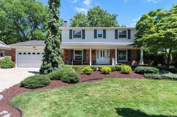 15920 Gary Lane, Livonia, MI 48154