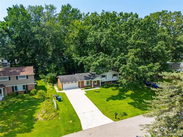 6223 Thorneycroft Drive, Shelby Twp, MI 48316