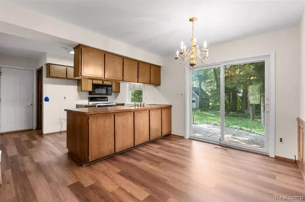 6223 Thorneycroft Drive, Shelby Twp, MI 48316