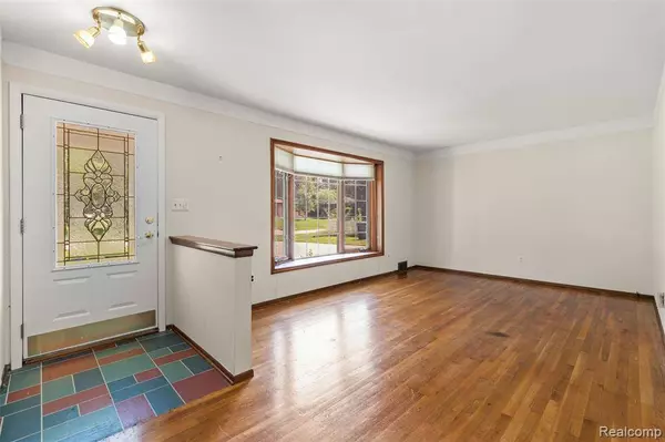 6223 Thorneycroft Drive, Shelby Twp, MI 48316