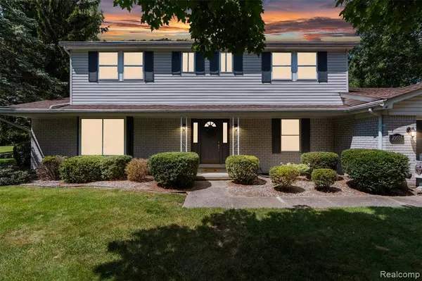 29651 Colony Circle Drive, Farmington, MI 48334