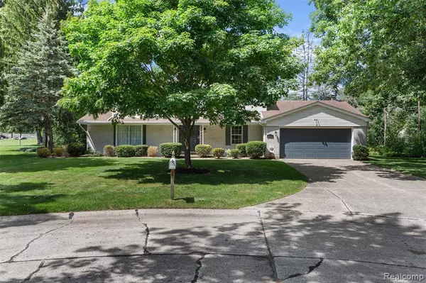 29651 Colony Circle Drive, Farmington, MI 48334