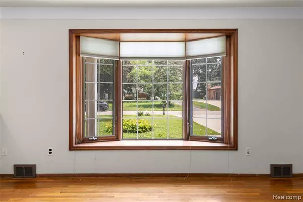 6223 Thorneycroft Drive, Shelby Twp, MI 48316