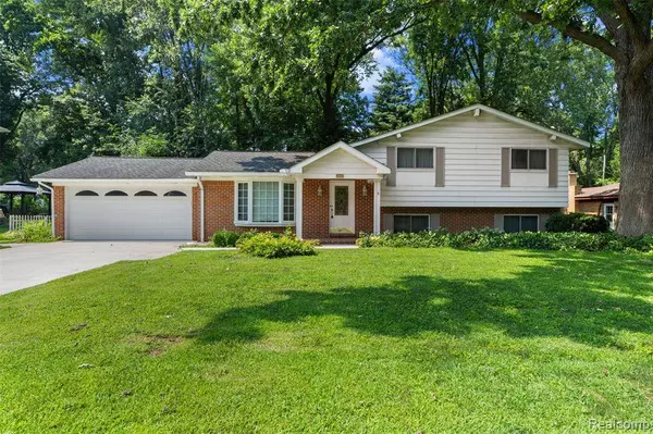 6223 Thorneycroft Drive, Shelby Twp, MI 48316