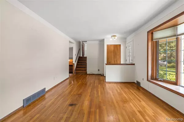 6223 Thorneycroft Drive, Shelby Twp, MI 48316