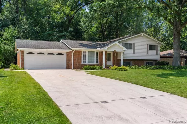 6223 Thorneycroft Drive, Shelby Twp, MI 48316