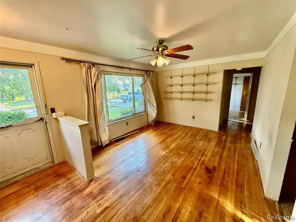 30729 Mayflower Street, Roseville, MI 48066