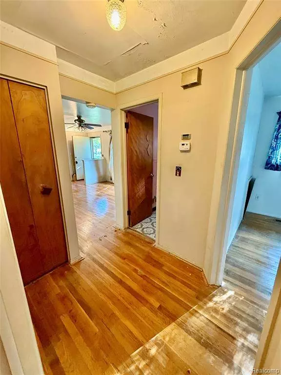 30729 Mayflower Street, Roseville, MI 48066