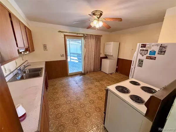 30729 Mayflower Street, Roseville, MI 48066