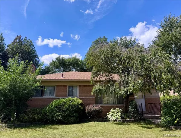 30729 Mayflower Street, Roseville, MI 48066