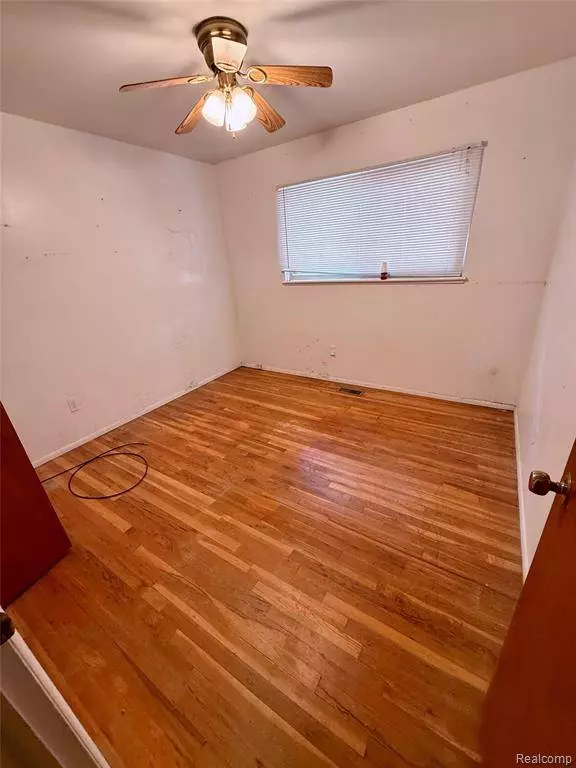 30729 Mayflower Street, Roseville, MI 48066