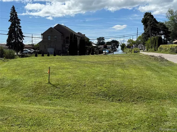 000 Pointe Rosa Street, Harrison Twp, MI 48045