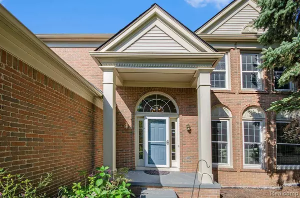 2140 Timberridge Court, West Bloomfield Twp, MI 48324