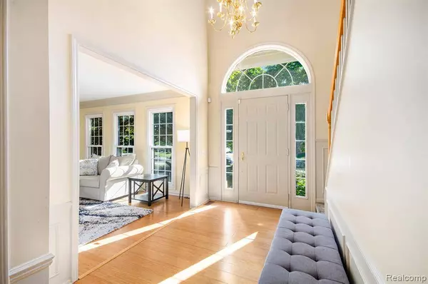 2140 Timberridge Court, West Bloomfield Twp, MI 48324