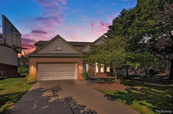 2140 Timberridge Court, West Bloomfield Twp, MI 48324