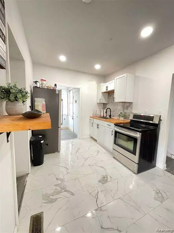 1725 Seyburn Street, Detroit, MI 48214