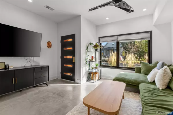 3313 Cochrane St, Detroit, MI 48208