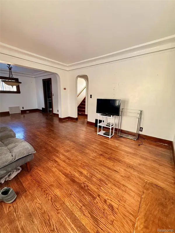 630 Buckingham Ave, Flint, MI 48507