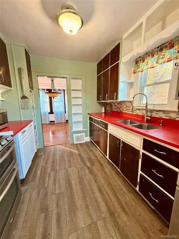 630 Buckingham Ave, Flint, MI 48507