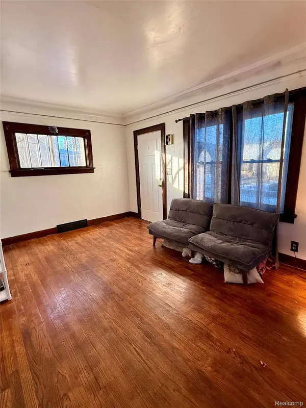 630 Buckingham Ave, Flint, MI 48507