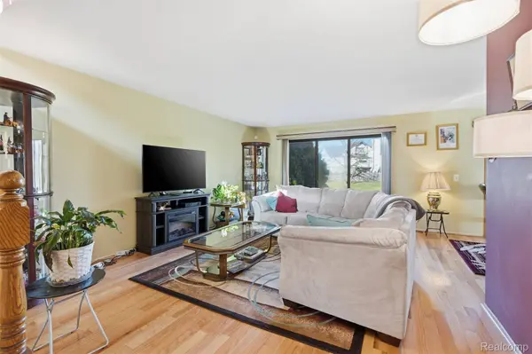 20148 Evergreen Meadows RD, Southfield, MI 48076