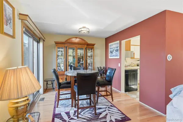 20148 Evergreen Meadows RD, Southfield, MI 48076
