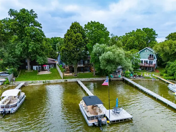 4616 Cass Elizabeth RD, Waterford, MI 48328