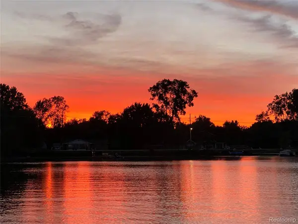 4616 Cass Elizabeth RD, Waterford, MI 48328
