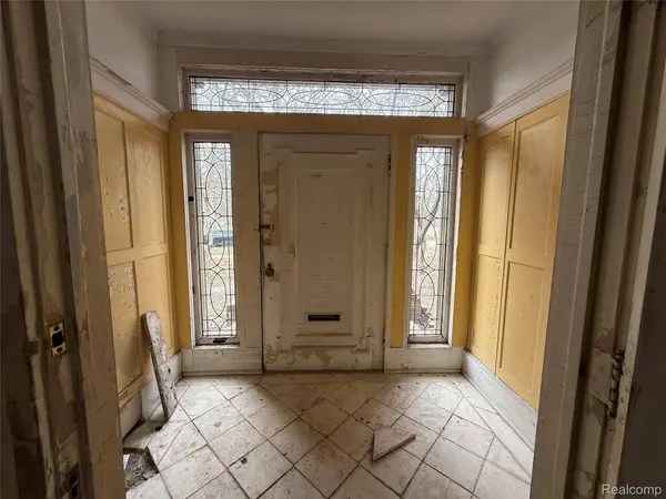 1818 Iroquois ST, Detroit, MI 48214