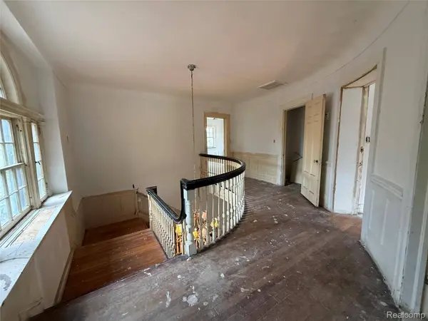 1818 Iroquois ST, Detroit, MI 48214