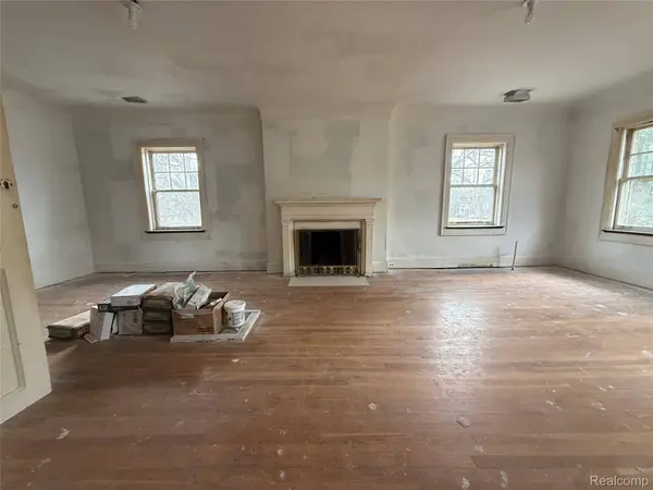 1818 Iroquois ST, Detroit, MI 48214